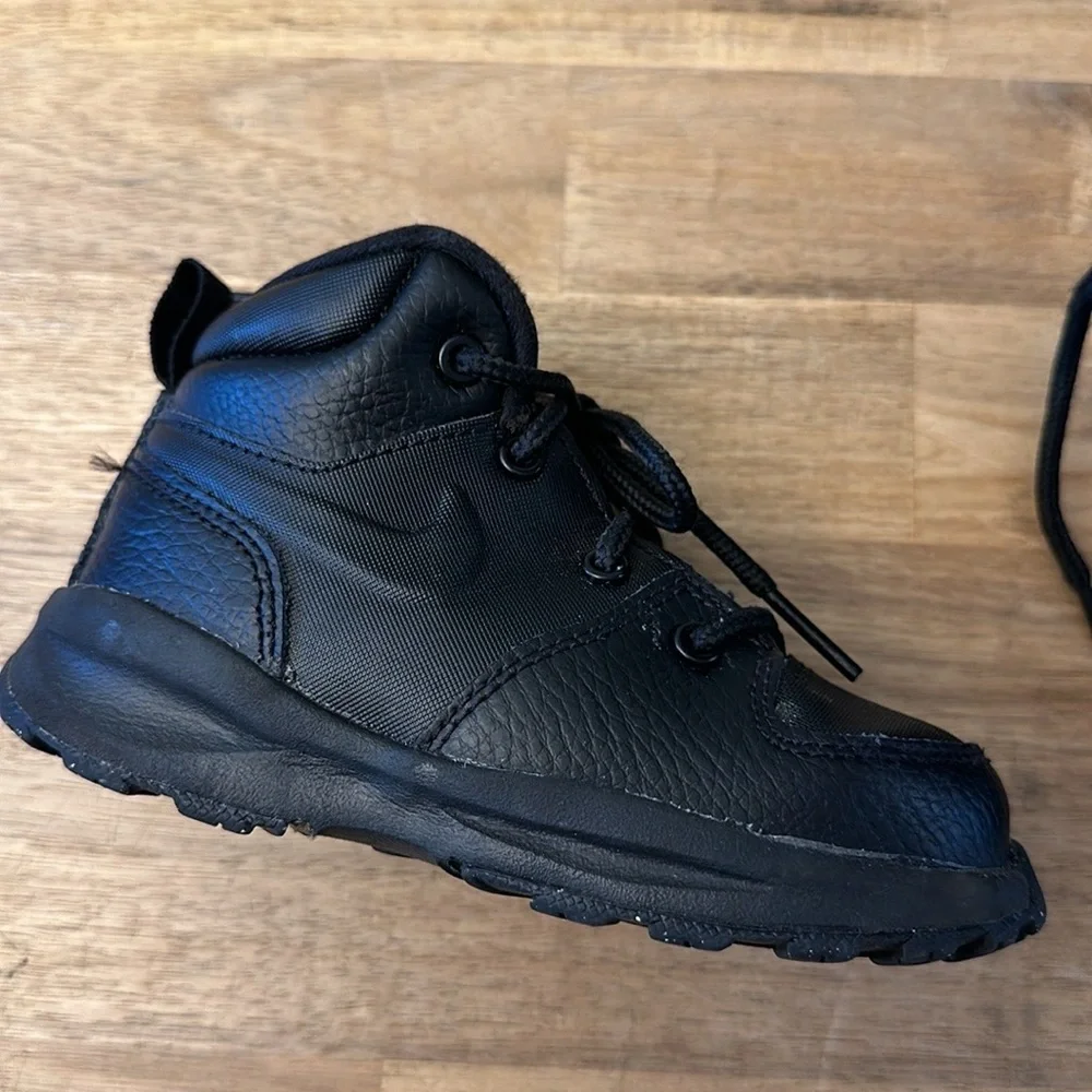 NIKE Manoa sneaker boots
